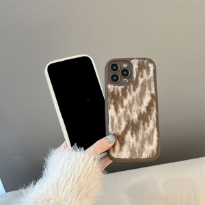 Creative Vintage <span class=keywords><strong>Shell</strong></span> para iPhone 16 Case Fluffy Fuzzy Furry Warm Leopard Pattern Plush Phone Cover Venta al por mayor Accesorios para teléfonos - Product Image 3
