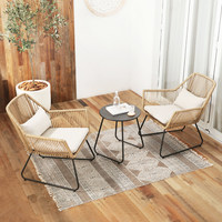 Ensemble de trois pièces de mobilier de loisirs de luxe léger en rotin de style nordique pour extérieur : table et chaises pour balcon, cour et patio domestique