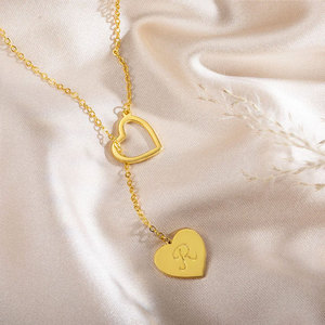 Collier délicat à double cœur en laiton/acier inoxydable avec <span class=keywords><strong>initiale</strong></span> gravée, cadeau pour la fête des mères, anniversaire, pour femmes - Product Image 3