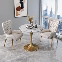 Ensemble de tables et chaises de café de luxe en cuir PU doré avec cadre en acier inoxydable et plateau en marbre artificiel, 2-3 chaises, style moderne minimaliste