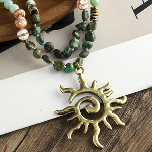 Collar de Moda Vintage Bohemio de <span class=keywords><strong>2</strong></span> Capas con Piedras Naturales de Hematita y Colgante de Totem del Dios Sol - Product Image 5