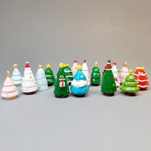 Figuritas de árbol de Navidad Kawaii de Año Nuevo, abalorios de resina, manualidades, miniaturas de jardín, llavero, caja de Navidad, decoración de invierno para el hogar - Product Image 4