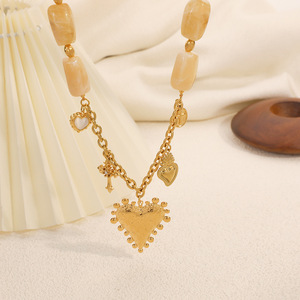 Collar con colgante de corazón de acero inoxidable, cadena de cuentas de resina chapada en oro de 18k para mujer, joyería de moda, cadena para suéter de otoño e invierno - Product Image 2