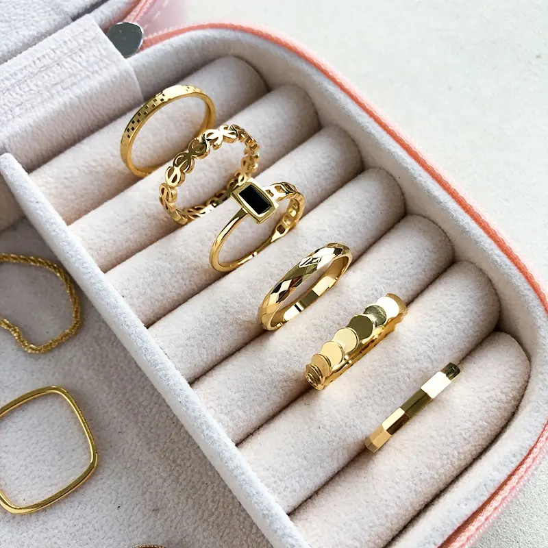 Joyería Vintage de moda, anillos apilables chapados en oro de 18 quilates impermeables, anillo de pareja apilable de circón de acero inoxidable para mujer YF3085