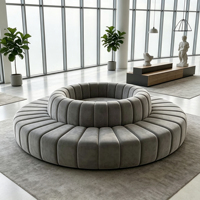 Grand canapé modulaire circulaire en velours capitonné à canaux ronds pour hall d'hôtel et villa