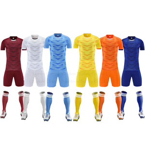 Nouveau maillot de compétition d'achat de groupe de vêtements de football de football respirant à séchage rapide avec impression en gros d'usine pour l'entraînement - Product Image 1