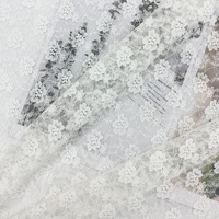 Nouveauté Tissu de tulle en dentelle extensible léger avec jacquard trèfle tissé pour vêtements et textiles d'intérieur