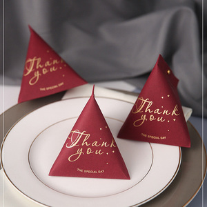 Bán Buôn Luxury Triangle Nhỏ Dễ Thương Tùy Chỉnh Favour Hộp Craft Giấy Wedding Kẹo <span class=keywords><strong>Box</strong></span> Cho Khách Trẻ Em Phù Dâu - Product Image 5
