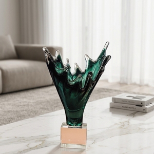 Jarrón de Vidrio Verde Irregular para Piso, Escultura Decorativa Hecha a Mano, Arte Decorativo para el Hogar, Decoración Festiva - Product Image 5