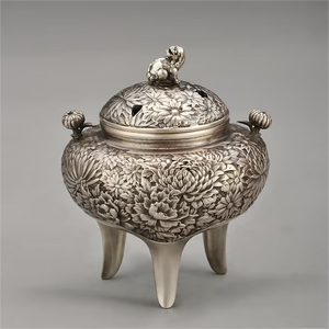 Quemador de Incienso Japonés Kisendo Modelo 6 Clásico de Plata Envejecida con Diseño de Crisantemo, Aromático para Exhibición Interior y Colección - Product Image 1