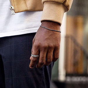 Anello con Corda Intrecciata Stile Croissant Unisex, Accessorio Moda per Feste e Outfit Quotidiani - Product Image 3