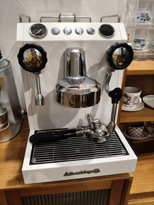 Cafetera Semiautomática Gemilai G3145B de Doble Grupo para Hogar y Comercio con Control de Temperatura y Función de Espumado de Leche - Product Image 2