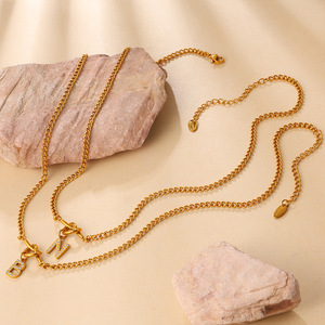 Collares con Colgante de Letra Chapados en Oro, Cadena Figaro con Incrustaciones de Circonia Cúbica, Joyería Unisex Moderna para Uso Diario - Product Image 2