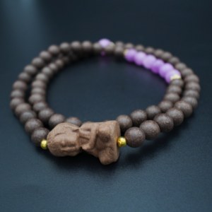 สร้อยข้อมือลูกประคำสีม่วงเก้าเม็ดนำโชคแบบพันสามรอบ พร้อมลูกประคำพระพุทธรูปขนาดเล็กและเม็ดธูปธรรมชาติเพื่อการบำบัดพลังงาน การทำสมาธิทางจิตวิญญาณ - Product Image 1