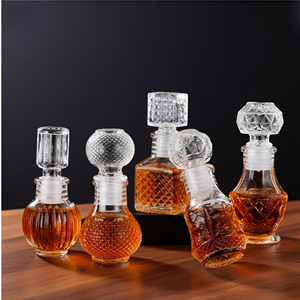 Botella de vidrio reutilizable personalizada de 50ml y 100ml con tapa Tallas Impresión de logotipo para té Vodka <span class=keywords><strong>Whisky</strong></span> Bebidas energéticas Tequila Cajas empaquetadas - Product Image 3