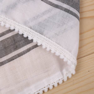 Yashmagh Palestinese da Uomo, Sciarpa Quadrata Nera in Poliestere con Piccole Nappe e Design Tinto in Filo - Product Image 5