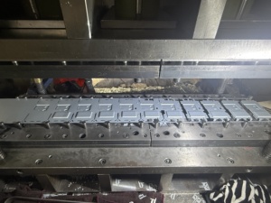 Alat Pres Plat Logam untuk Pemasangan Plat Penyangga Beam Belakang dengan Teknologi <span class=keywords><strong>Stamping</strong></span> Otomatis dan Progressive <span class=keywords><strong>Stamping</strong></span> Die - Product Image 4