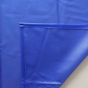 Impermeabile Anti-olio Anti-Fouling 350 um blu PVC LDPE tessuto bavaglino leggero per la pulizia di qualità alimentare - Product Image 3