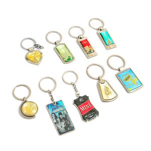 Llavero de metal con estampado de Zamac metálico moldeado personalizado - Product Image 1