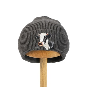 Ensemble bonnet, gants et écharpe tricotés personnalisés avec votre logo, broderie et patch, pour l'hiver – Vente en gros - Product Image 4