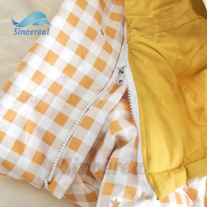 Doudoune d'hiver personnalisable pour garçon avec imprimé vichy imperméable et étoiles dorées <span class=keywords><strong>capuche</strong></span> zippée amovible motif écossais - Product Image 3