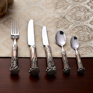 Ensemble de couverts en acier inoxydable argenté avec manche style écorce d'arbre pour une décoration rustique de table lors de dîners, mariages, fêtes, restaurants et à la maison. - Product Image 1