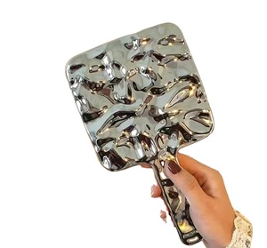 Miroir de Maquillage Portable Avancé pour Salon de Coiffure, Miroir Rétro Portable avec Poignée, Miroir d'Observation de Haute Qualité pour Salon de Coiffure - Product Image 5