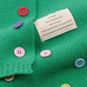 Bufanda larga de poliéster 100% con botones, color liso y lunares, accesorio clásico de primavera para adultos. - Product Image 5