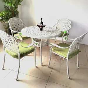 Carwved bianco tavoli e sedie