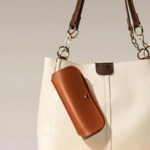 Étui à lunettes en cuir PU souple de qualité supérieure, étui à lunettes de soleil portable pour hommes et femmes, étui à lunettes avec clip à bouton, sangle de poignet - Product Image 2