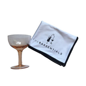 Chiffon d'essuyage en microfibre pour le polissage du verre à vin. - Product Image 1