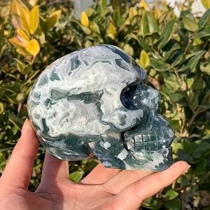 Crâne en Agate Mousse Naturelle Sculpté à la Main, Pierre de Guérison en Cristal pour Reiki, Méditation, Équilibrage des Chakras, Décoration d'Intérieur et Collection - Product Image 5