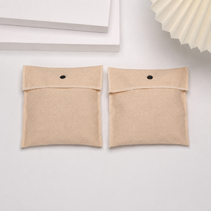 GLAMPKG Pochette à bijoux personnalisée en lin avec couvercle rabattable, emballage imprimé avec logo, pour colliers, boucles d'oreilles, pochettes de rangement pour cadeaux - Product Image 4