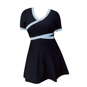 Traje de baño de una pieza Baiya Conservative negro con cuello en V, talla grande para mujer, con ribete en contraste. - Product Image 5