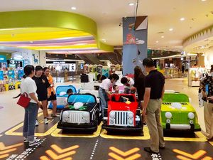 İndirimli aydınlatma büyük Kiddy binmek siyah renk pil oyuncak polis arabası çocuk Ride-on pil kumandalı çarpışan arabalar ile uzaktan - Product Image 5