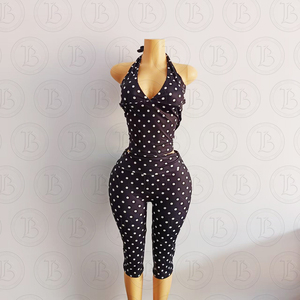 Completo da donna a 2 pezzi con pantaloncini a pois e top con scollo all'americana, personalizzabile con logo, e fascia coordinata - Vendita all'ingrosso - Product Image 4