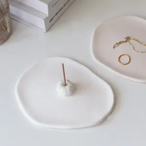 Benutzer definierte kleine weiße runde Weihrauch platte Kürbis form tragbare Home Stick Keramik Weihrauch halter Brenner