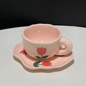 Großhandel nordische handgemachte Keramik unregelmäßige Kaffeetasse und Untertasse kreative Nachmittags blume Tee tasse Set niedlichen Haushalt Milch becher