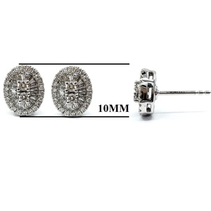 Boucles d'oreilles solitaires plaquées or 18 carats pour femme, bijoux tendance en forme d'ovale avec diamants baguette effilés pour mariage - Product Image 3