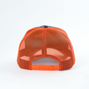 ग्रीष्मकालीन आउटडोर दो टोन डिजाइनर प्रिंटिंग फोम 5 पैनल जाल टोपी उच्च गुणवत्ता वाले पुरुषों कढ़ाई लोगो के साथ ट्रकर टोपी - Product Image 4