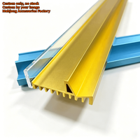 Nouveau design, fabrication OEM ODM, support de mahjong moderne portable en aluminium jaune et bleu, à bords festonnés, avec pousseurs magnétiques transparents