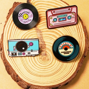 Spilla in metallo smaltato personalizzata con logo, design 2D/3D, spilla distintiva per club aziendali, accademie, regali, cappelli o vestiti - Product Image 2