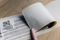 Étiquettes auto-adhésives multicouches, livrets à peler et à révéler