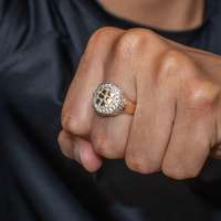 Großhandel Goldfarbener Runder Nugget-Textur Zirkon-Rand Herrenring Perlenbesetzter Rand Hip-Hop Maßgefertigter Unisex Statement Fingerschmuck