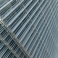 Grillage soudé galvanisé à trous carrés avec services de pliage et de découpe pour clôtures et grilles de sécurité de ventilation de chaudière