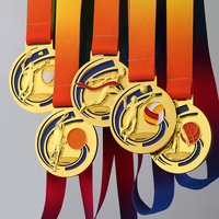 Médailles et plaques sportives en métal or et bronze avec impression UV, design pyramidal personnalisable, souvenirs d'événements et récompenses honorifiques