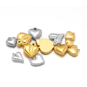 Ciondoli Artigianali di Moda Placcati in Oro a Forma di Cuore in Acciaio Inossidabile per Creazione di Collane e Bracciali - Product Image 6