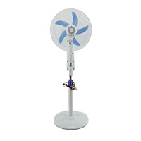 Ventilateur sur pied solaire AC/DC 12V 18 pouces, nouveau modèle 2025, qualité supérieure, 12 vitesses numériques, certifié CE, prix bas, base lourde, pour usage domestique, extérieur et hôtelier, matériau