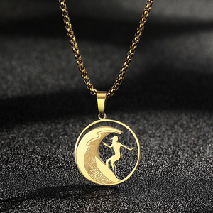 Collier pendentif Surfer Girl, bijoux de surf d'été, style plage, cadeau pour les femmes qui aiment l'ambiance océanique - Product Image 3