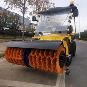 <span class=keywords><strong>Petit</strong></span> <span class=keywords><strong>Tracteur</strong></span> à 4 Roues Motrices <span class=keywords><strong>avec</strong></span> Lame de Déneigement Montée sur <span class=keywords><strong>Souffleur</strong></span> - Product Image 6